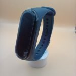 Smartwatch M6 con pantalla HD a color de 0.96 pulgadas, mostrando su diseño elegante y correa reemplazable.