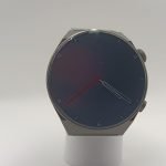 Smartwatch DT3 Pro Max con pantalla táctil y correa de metálica.