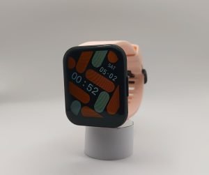 Smartwatch N5 con una pantalla táctil de 1.91 pulgadas, destacando su diseño elegante y sus múltiples funciones para un estilo de vida saludable y conectado